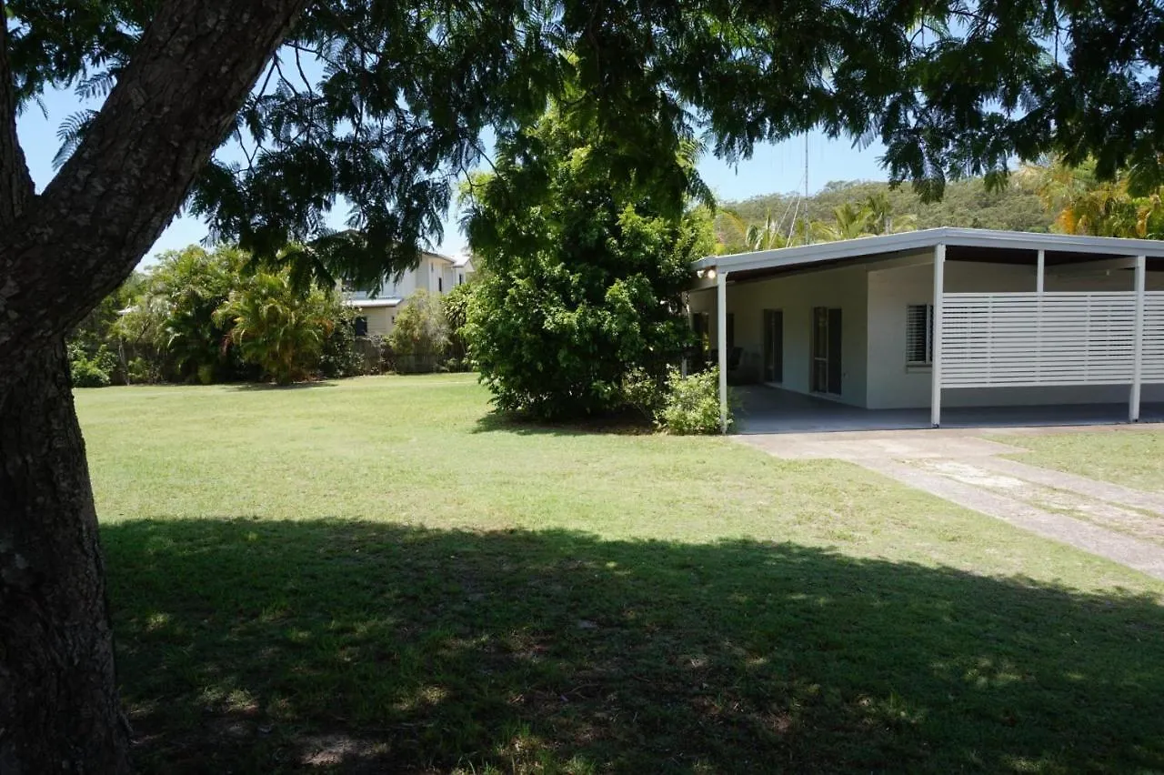 11 Bomburra Court Rainbow Beach Holiday home
